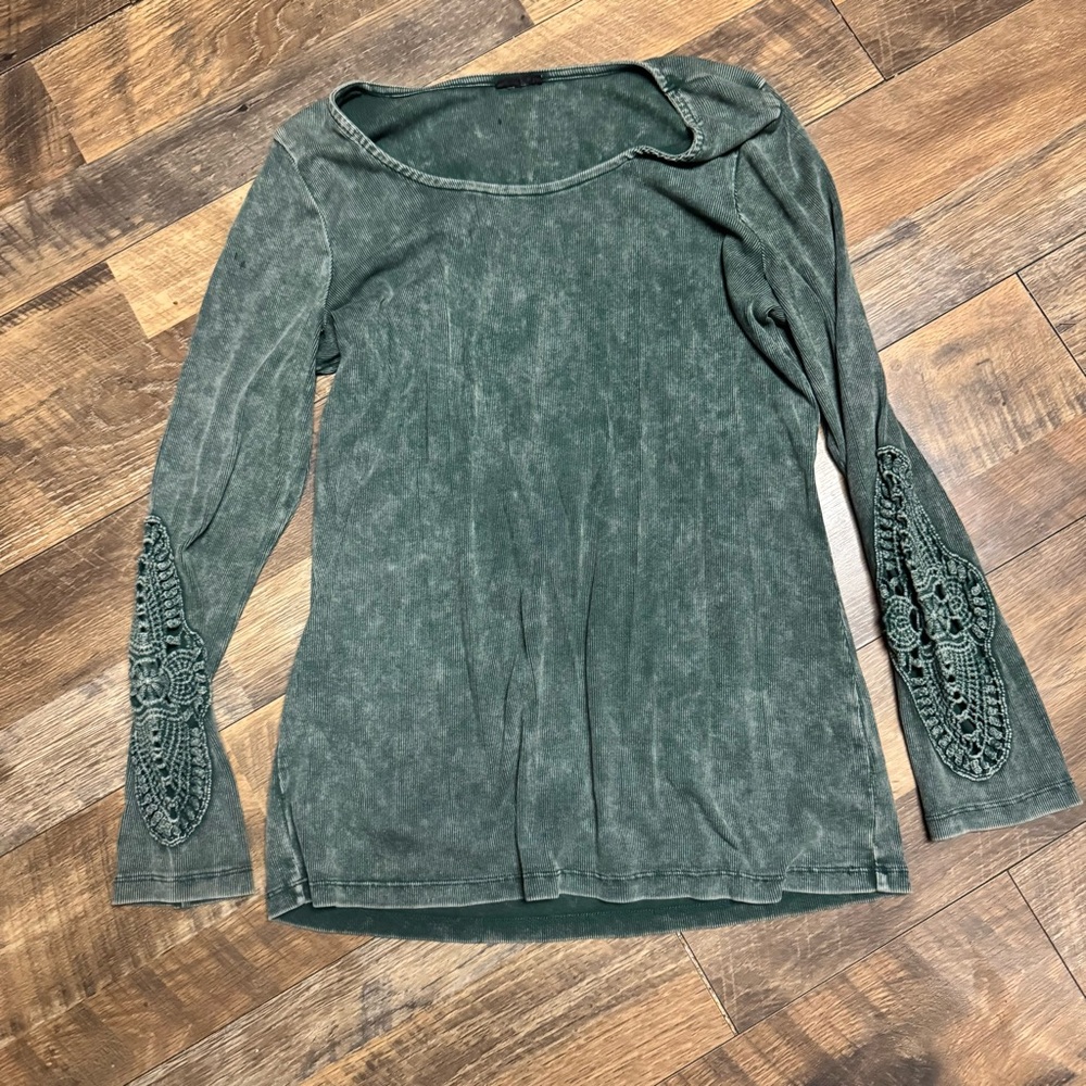 torrid Olive Green Long Sleeve Crochet Elbow Tee - Picture 3 of 7